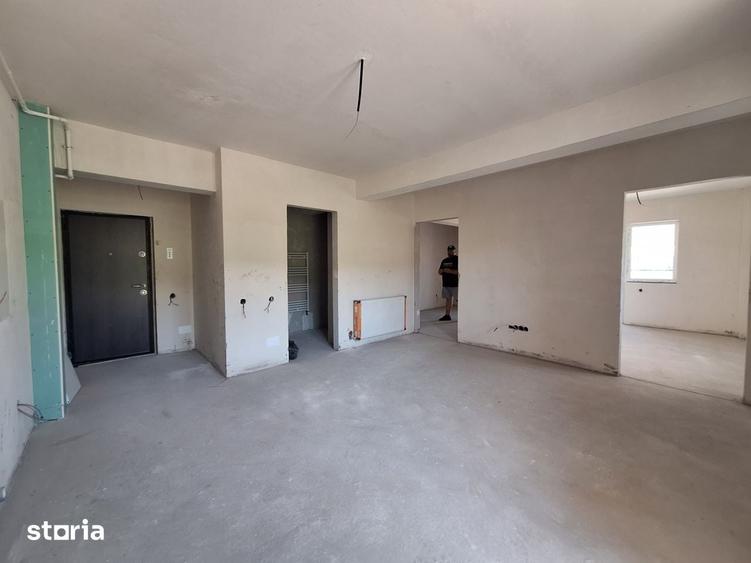 Apartament cu 3 camere semifinisat, cu CF, balcon, zona Terra - 2