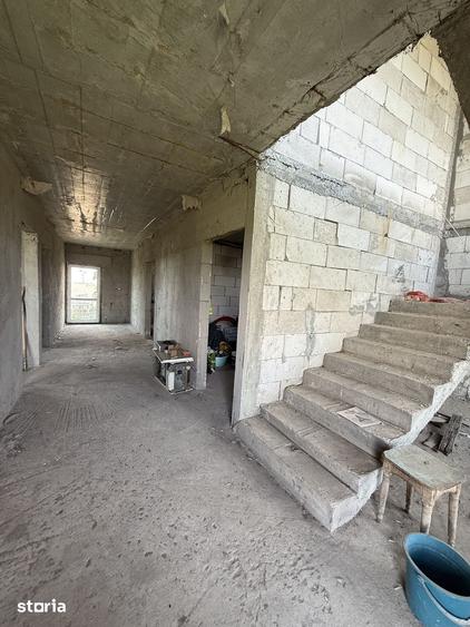 Casă cu 6 camere cu Teren 650 Mp în Odaia Manolache