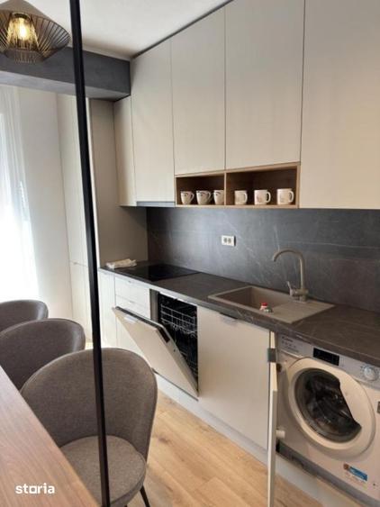 Apartament cu 2 camere decomandat în Tractorul