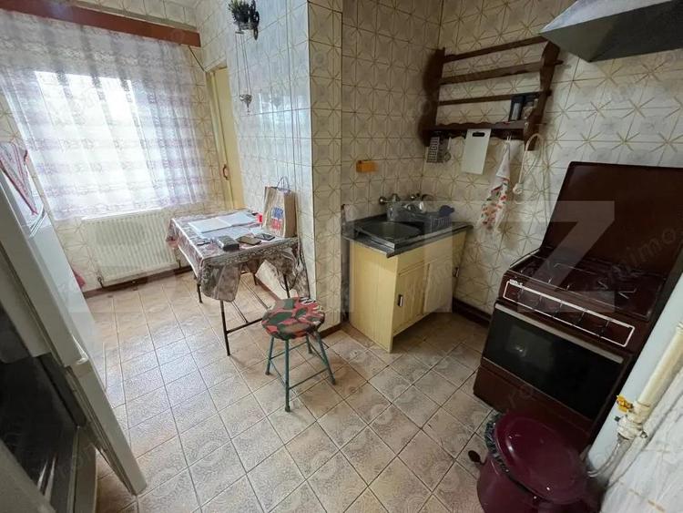 Apartament cu 3 camere decomandat, mobilat în Central
