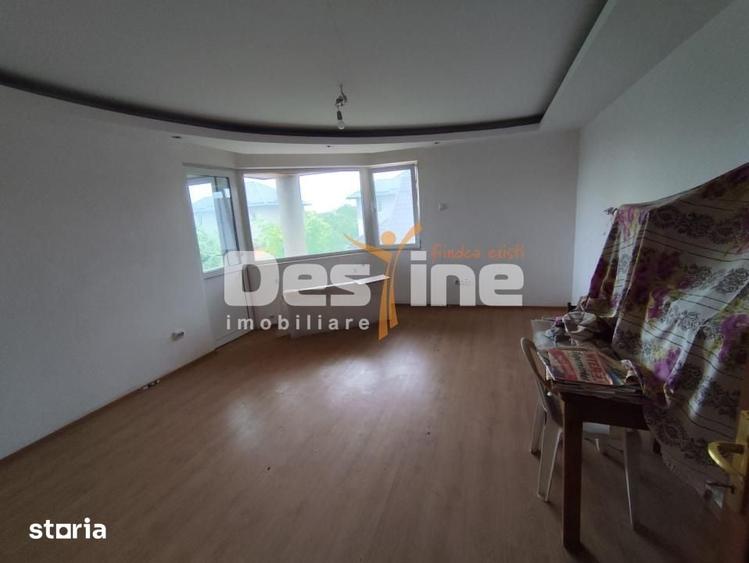 Casă cu 5 camere cu Teren 1508 Mp în Bereasca