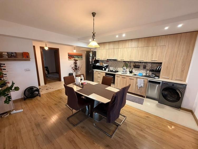 Apartament cu 3 camere semidecomandat, mobilat în Pantelimon