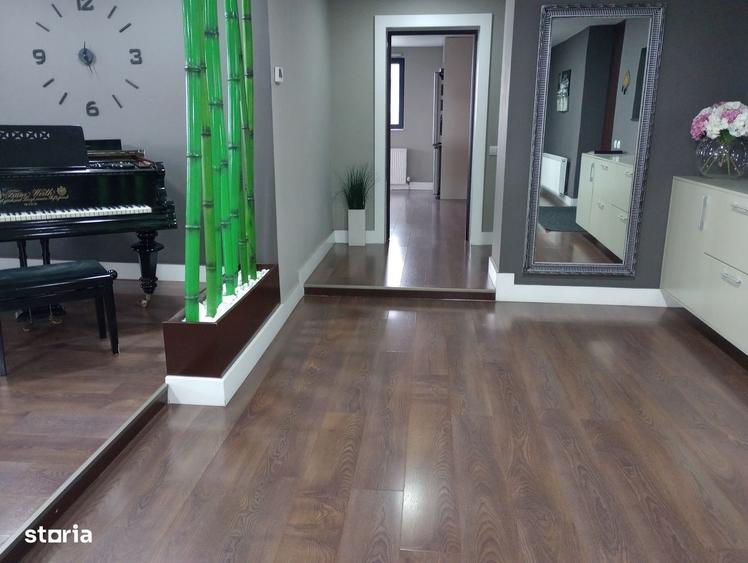 Casă cu 4 camere în Exterior Vest