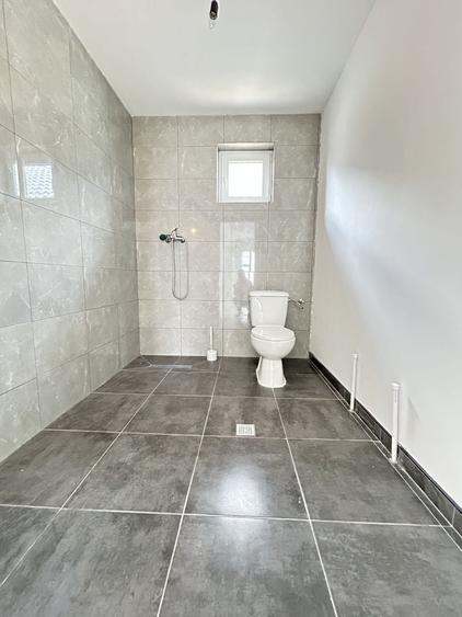 Casă individuală cu 4 camere cu Canalizare în Pecineaga