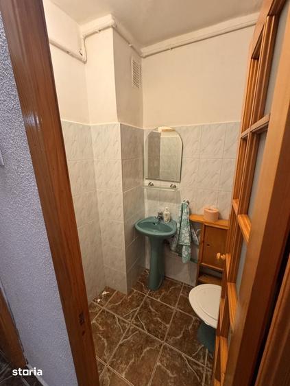 Apartament cu 3 camere decomandat în Craiovița Nouă