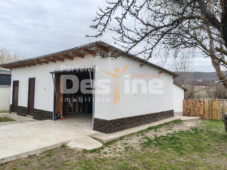 Casă individuală cu 6 camere cu Canalizare în Lipovăț