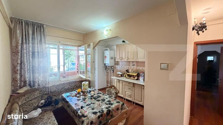 Apartament cu 3 camere semidecomandat în Central