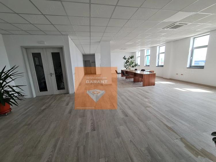 Spațiu comercial, de 200 mp, în Bradu