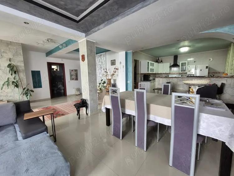 Casă cu 6 camere cu Teren 300 Mp în Eforie