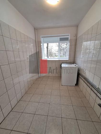 Apartament cu 2 camere semidecomandat, mobilat în Dristor