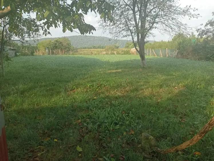 Teren de 1015 mp, în Central