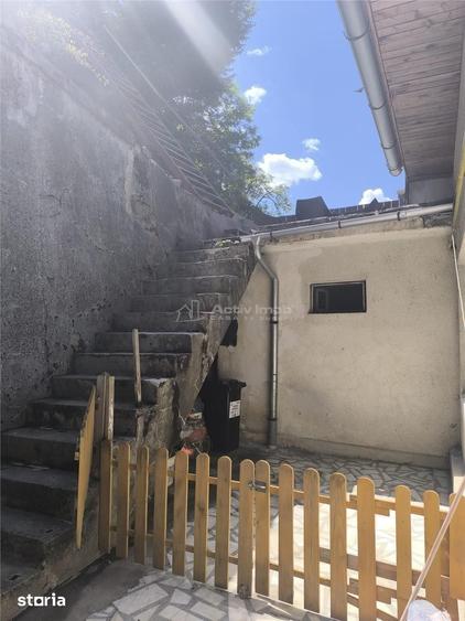 Casă cu 5 camere cu Teren 565 Mp în Central