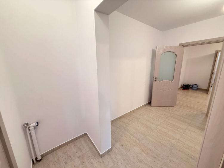 Apartament cu 3 camere semidecomandat în Obor