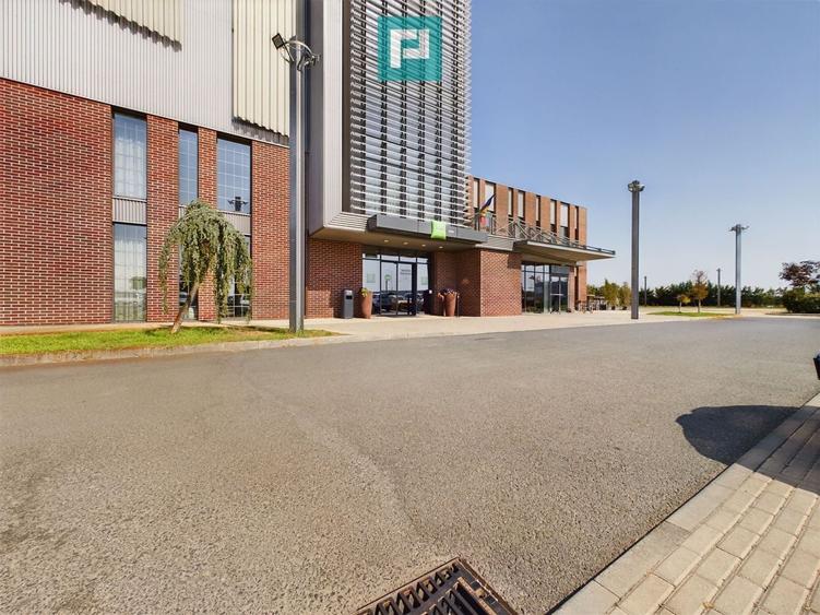 Birou, de 374 mp, în Exterior Vest