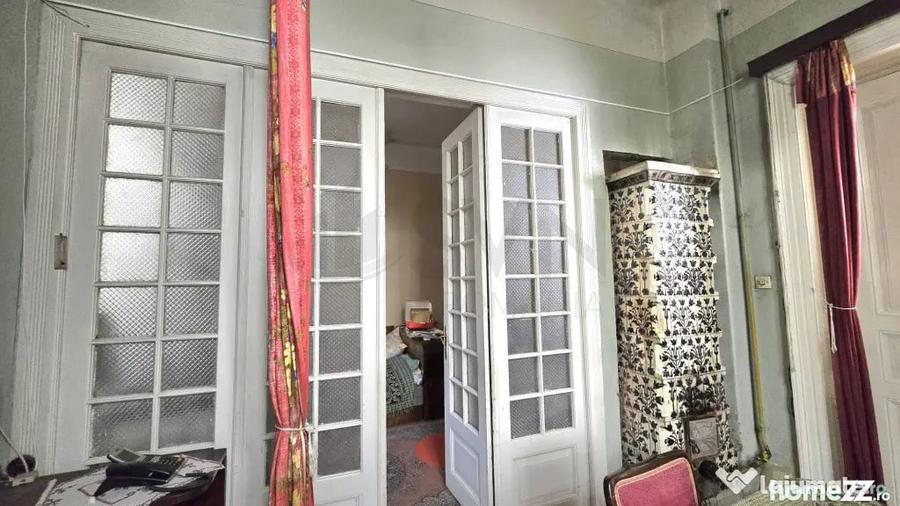 Casă cu 7 camere cu Teren 307 Mp în Victoriei