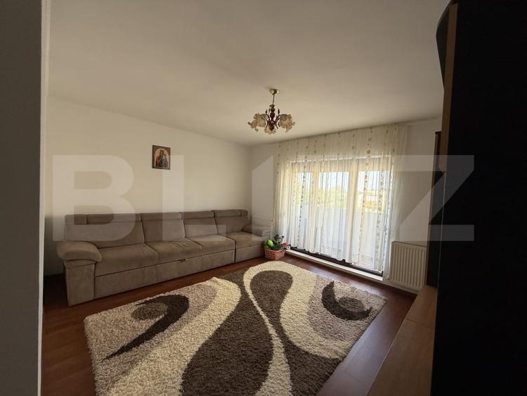 Apartament cu 3 camere decomandat, mobilat în Micro 16