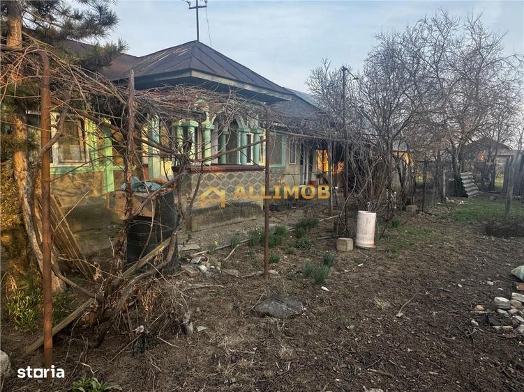 Casa batraneasca si teren 758 mp in Negoiesti. - 2