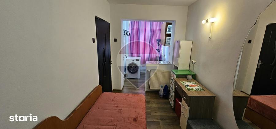 Apartament cu 3 camere semidecomandat în Central