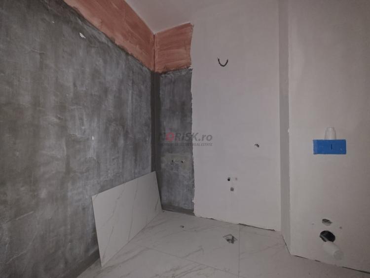 Apartament cu 4 camere semidecomandat în Pipera