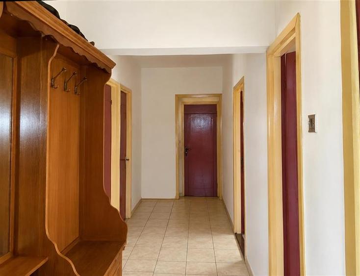 Apartament cu 3 camere decomandat în Calea București