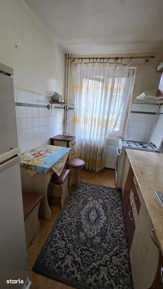 Apartament cu 4 camere semidecomandat în Colentina