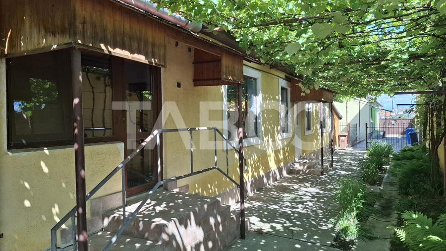 Casă individuală cu 3 camere decomandat cu Canalizare în Turnișor