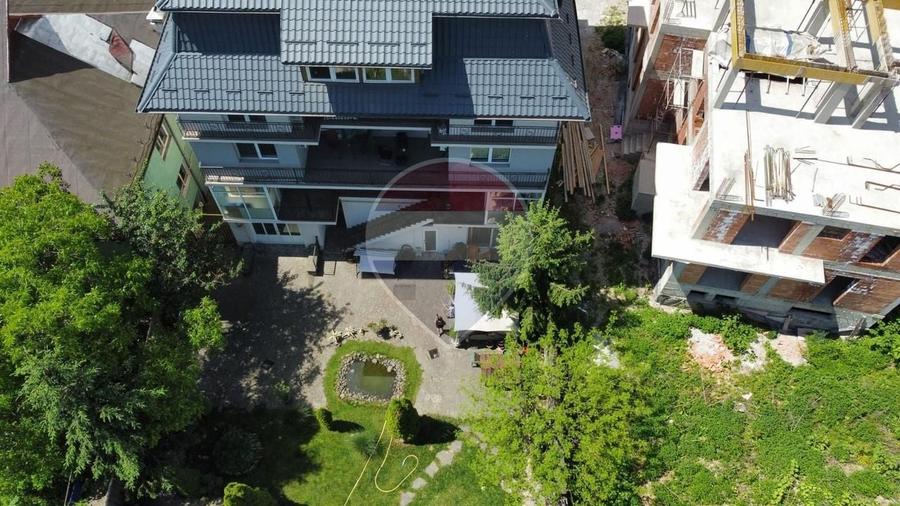 Birou, de 1,100 mp, în Central