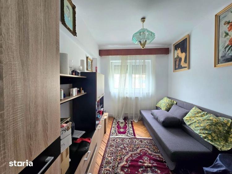 Apartament cu 4 camere în Micro 16