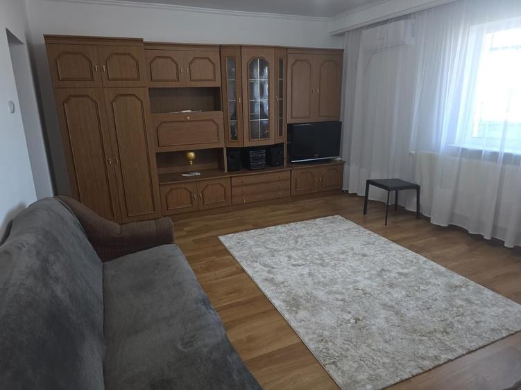 Apartament cu 3 camere decomandat în Găvana
