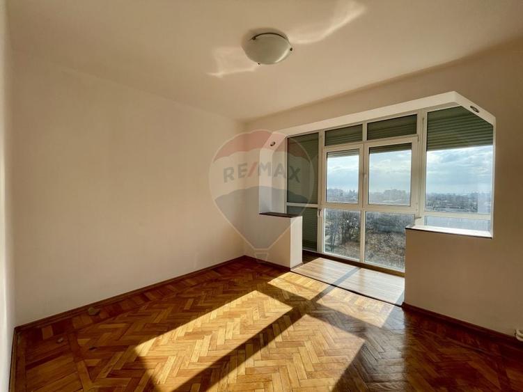 Apartament cu 3 camere semidecomandat în Nord