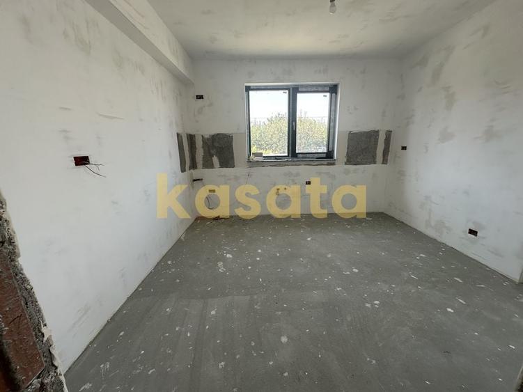 Casă cu 4 camere cu Teren 400 Mp în Domnești