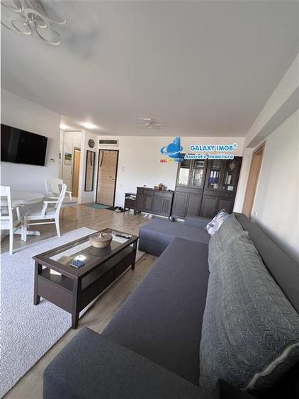 Apartament cu 4 camere semidecomandat, mobilat în Băneasa
