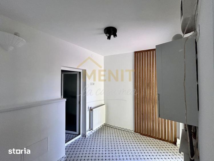 Casă cu 9 camere semidecomandat cu Teren 438 Mp în Central