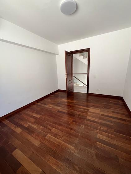Casă individuală cu 5 camere cu Teren 270 Mp în Pipera