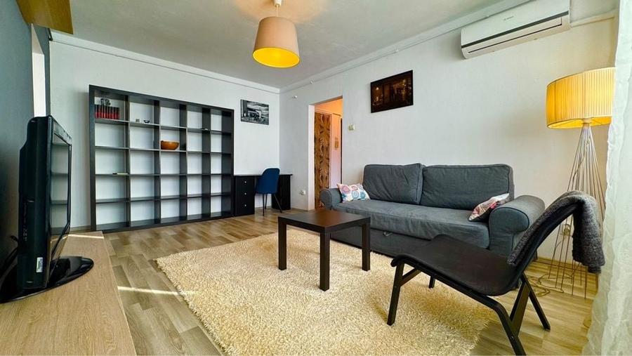 Apartament cu 2 camere semidecomandat în Berceni