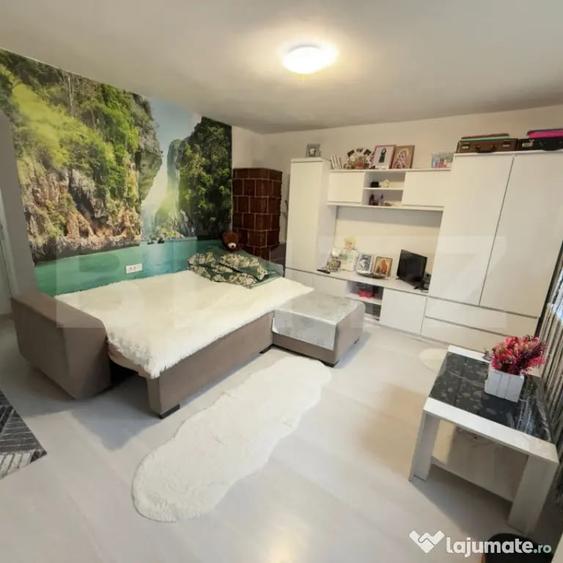 Casă cu 9 camere cu Teren 1860 Mp în Central