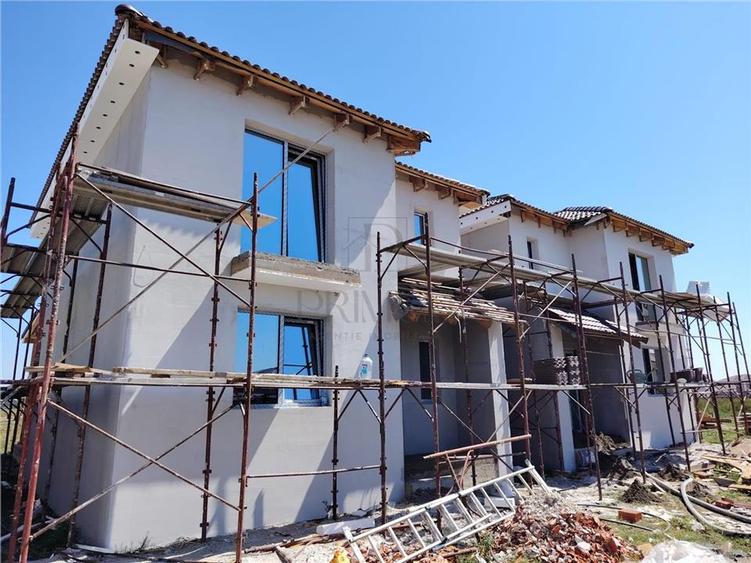 Duplex cu 4 camere cu Canalizare în Moșnița Veche