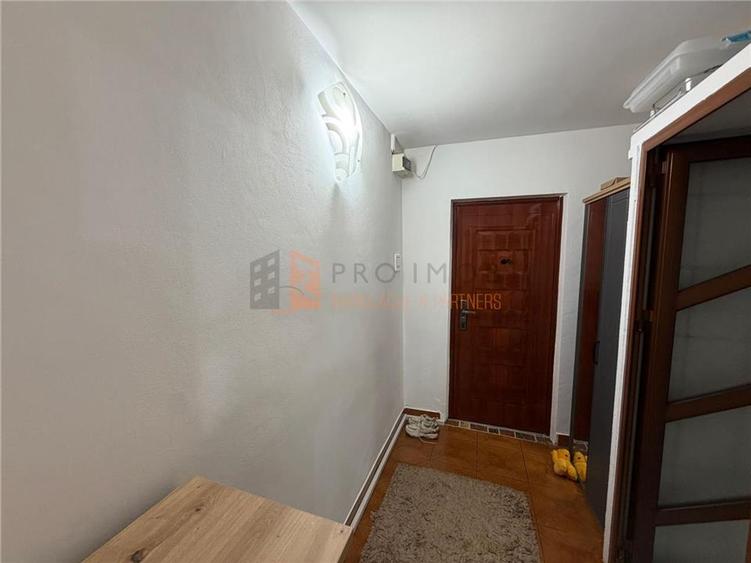 Apartament cu 2 camere semidecomandat, mobilat în Berca