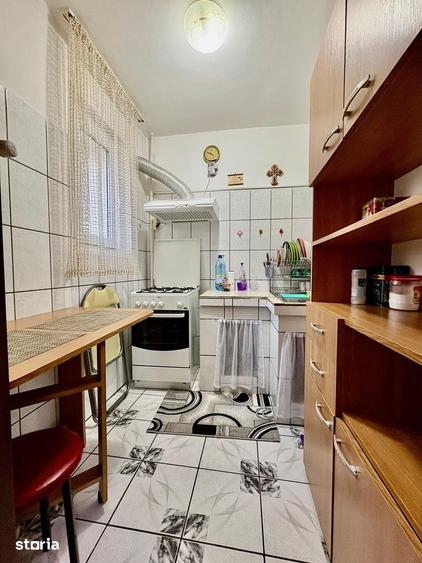 Apartament cu 3 camere în Petrișor
