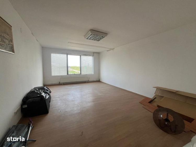Spațiu comercial, de 564 mp, în Cârcea