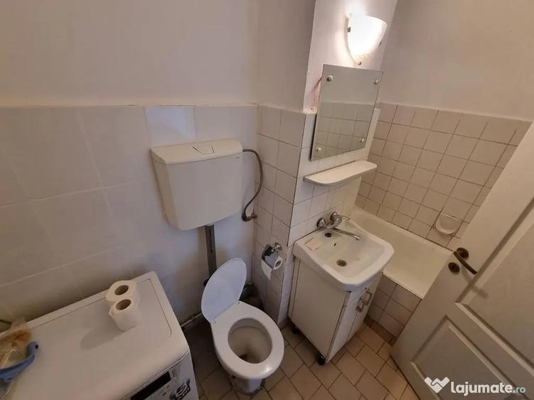 Garsonieră decomandată în Km 4