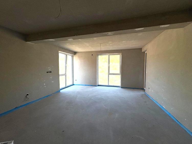 Apartament cu 3 camere decomandat în Periferie