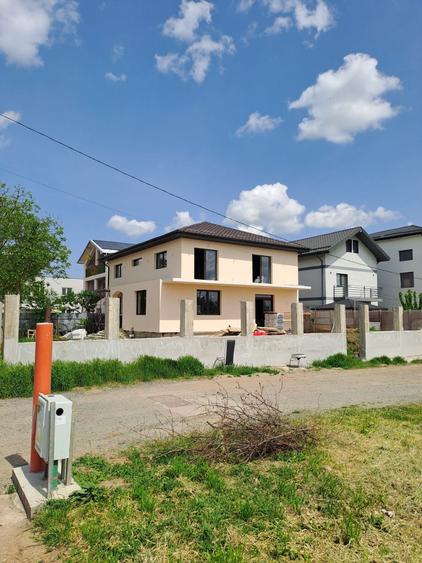 Casă cu 4 camere cu Teren 600 Mp în Central