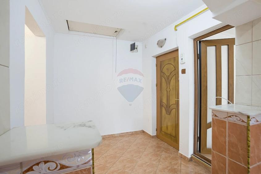 Apartament cu 3 camere decomandat în Spital