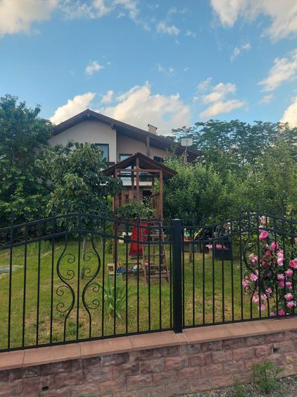 Casă cu 4 camere în Păulești