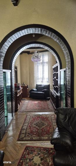 Apartament cu 3 camere decomandat în Șerban Vodă