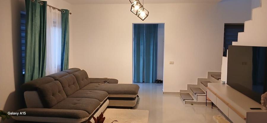 Casă cu 3 camere în Central