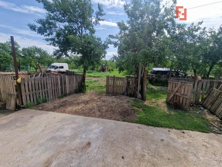Casă individuală cu 3 camere cu Teren 2096 Mp în Ianova