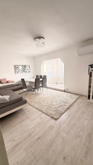 Apartament cu 4 camere decomandat în Central