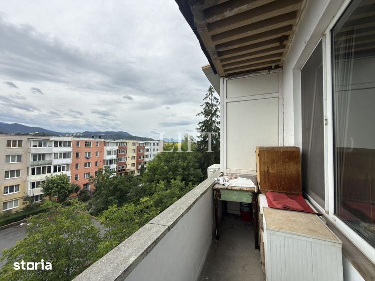 Apartament cu 2 camere decomandat în Tractorul